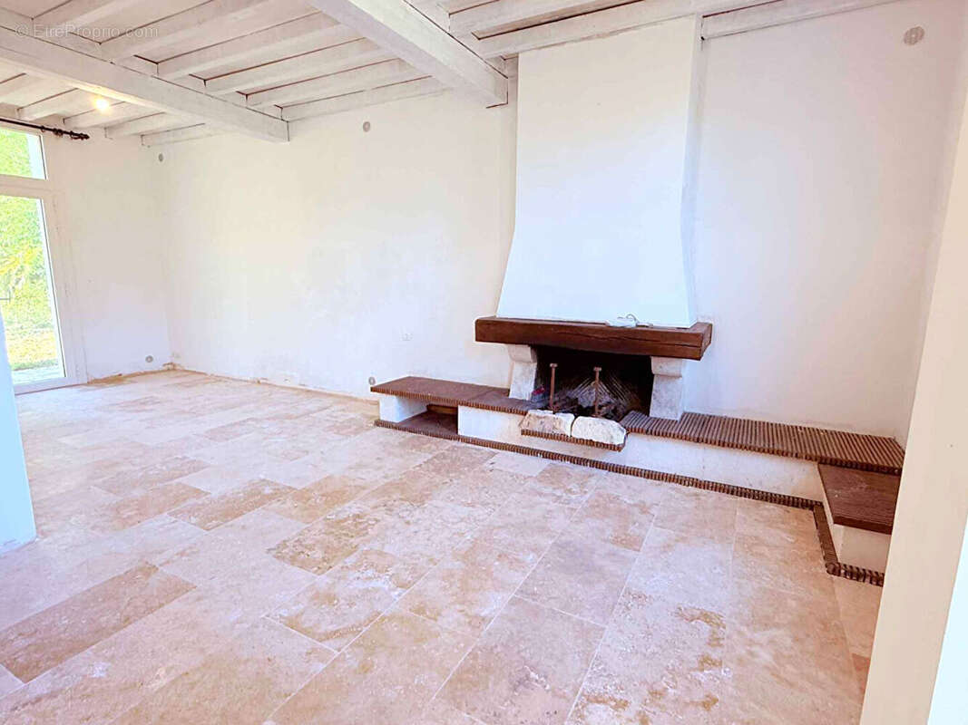 Maison à AMBARES-ET-LAGRAVE