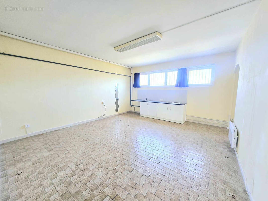 Commerce à SIX-FOURS-LES-PLAGES