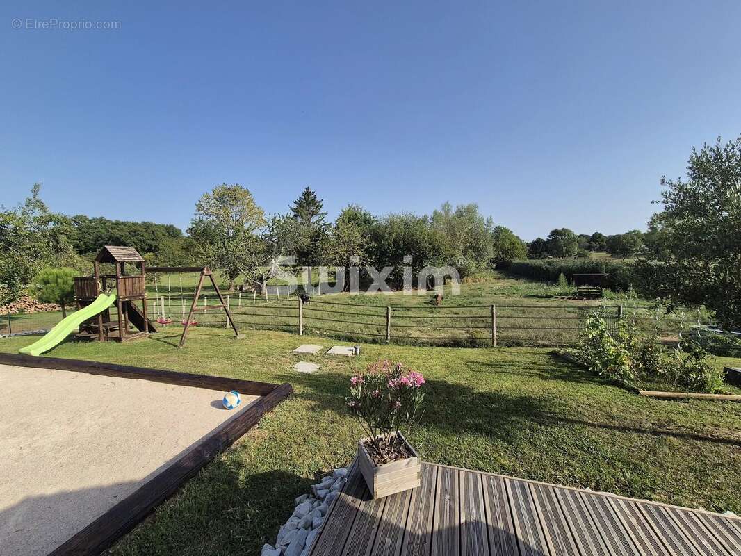 Maison à LE DESCHAUX