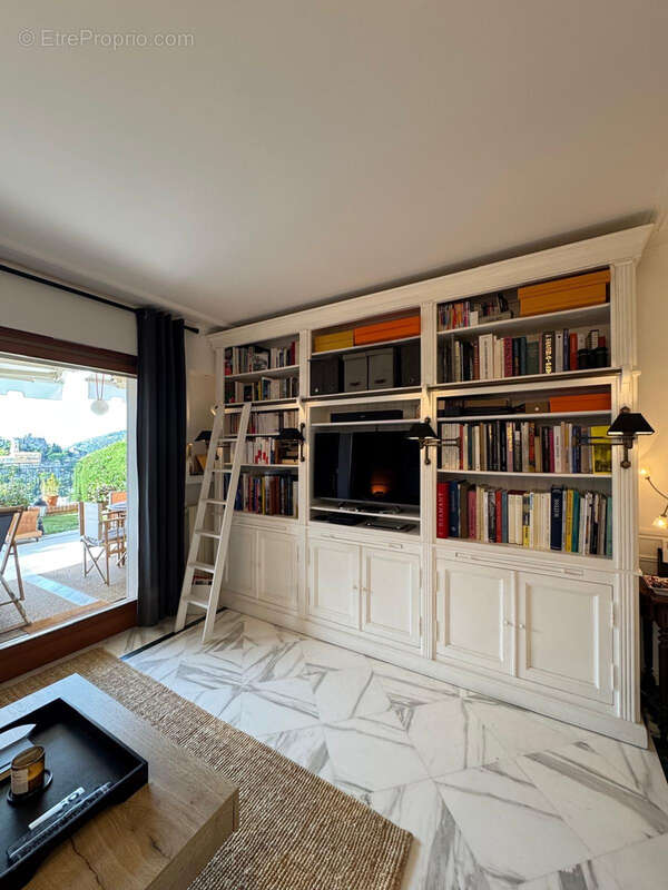 Appartement à EZE