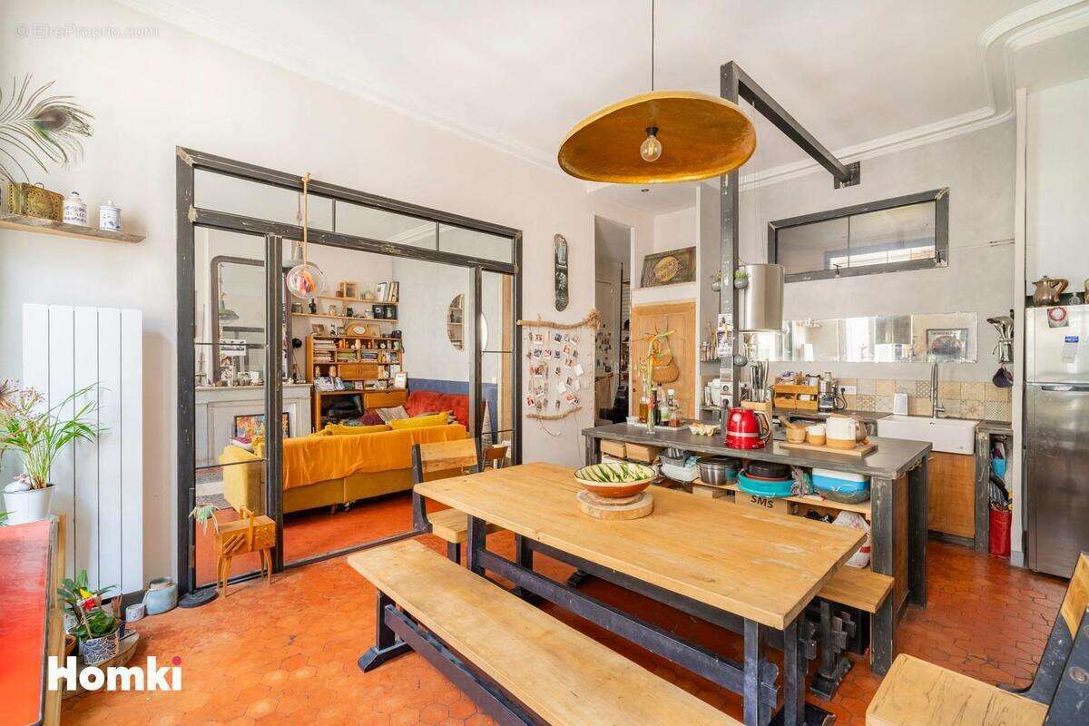 Appartement à MARSEILLE-1E