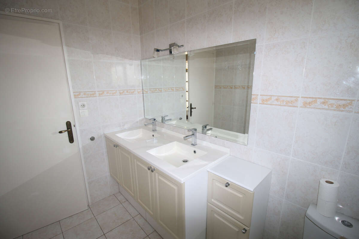 Maison à FONTVIEILLE