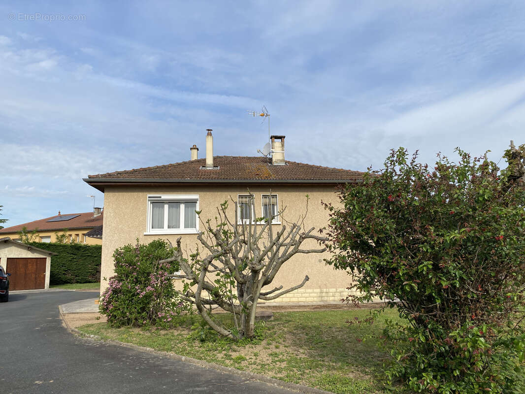 Villa familiale possibilité 2 logements avec grand terrain arboré à Chazay d’Azergues - photo 2