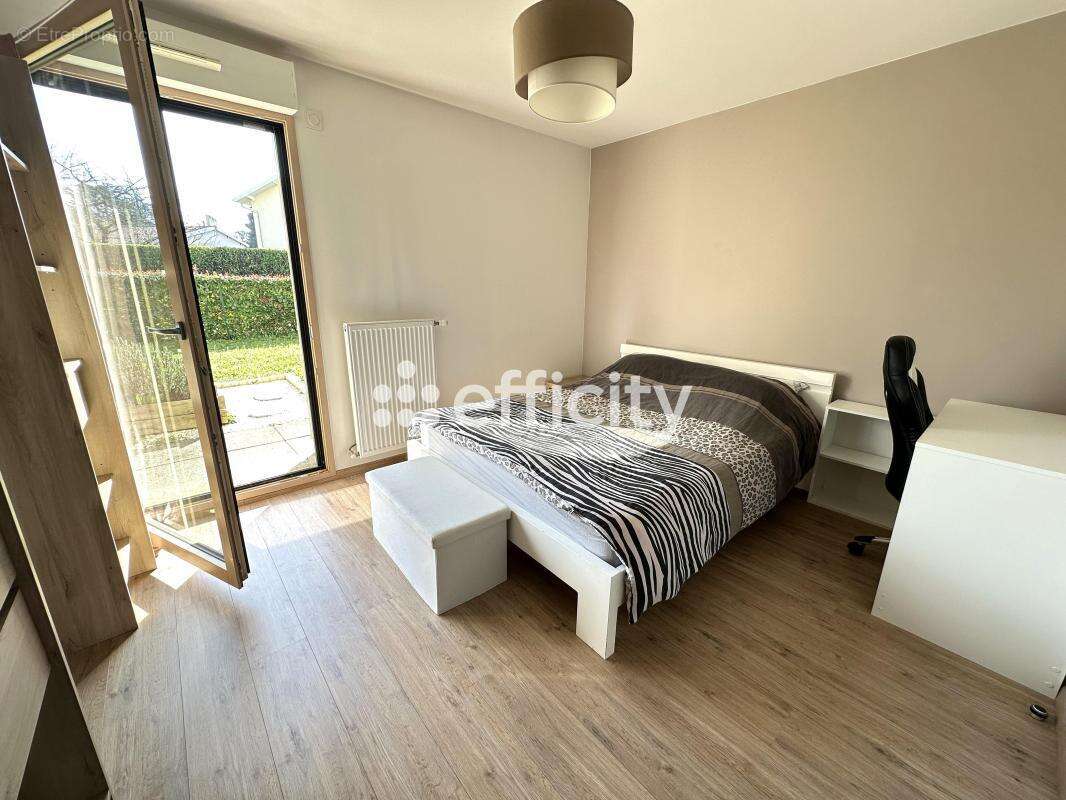 Appartement à MEYZIEU