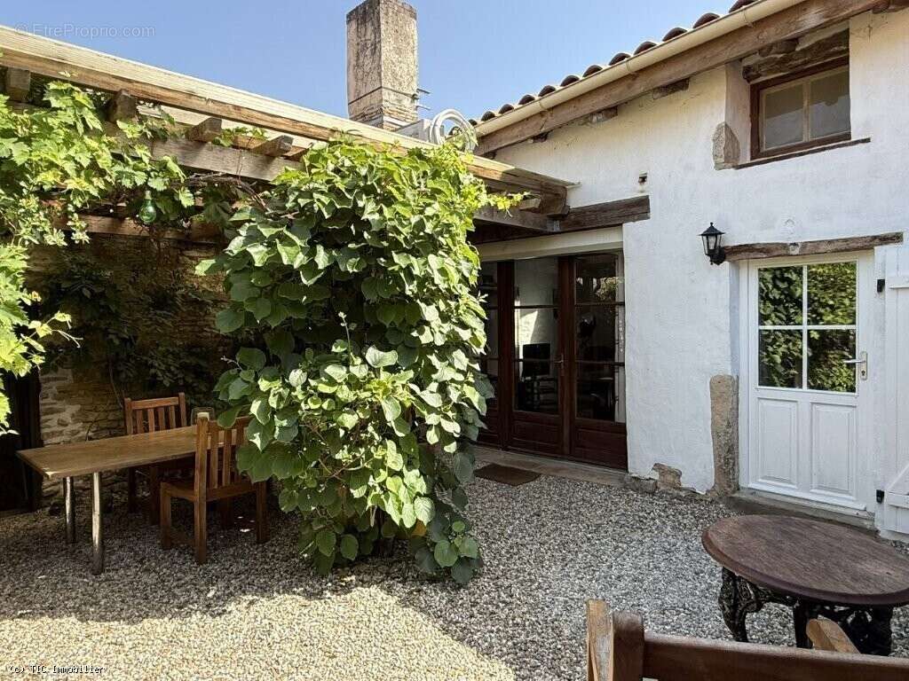 Maison à NANTEUIL-EN-VALLEE