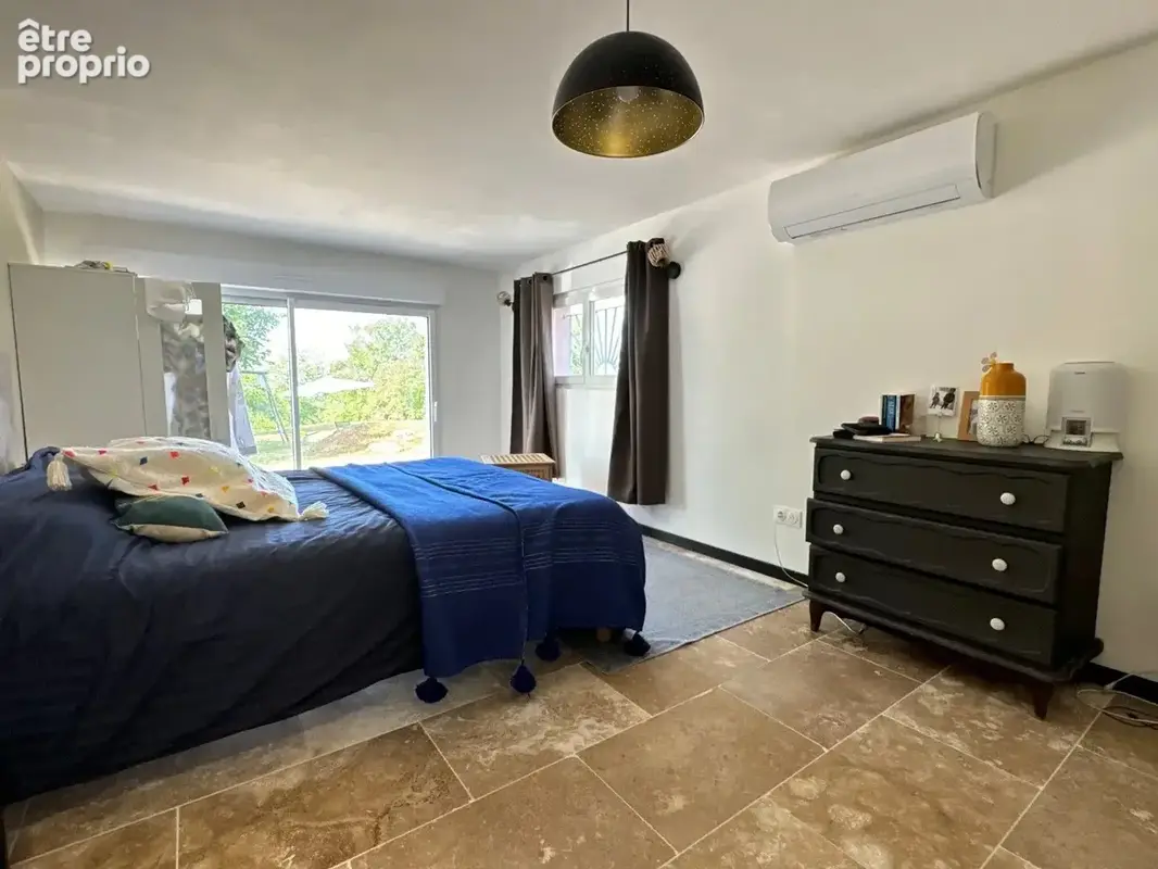 Maison et piscine sur 1770 m² de terrain - photo 11