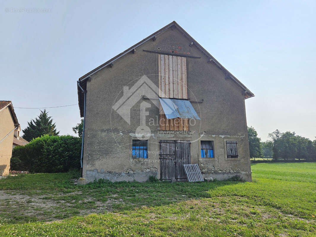 Maison à MONTAIGU-LE-BLIN