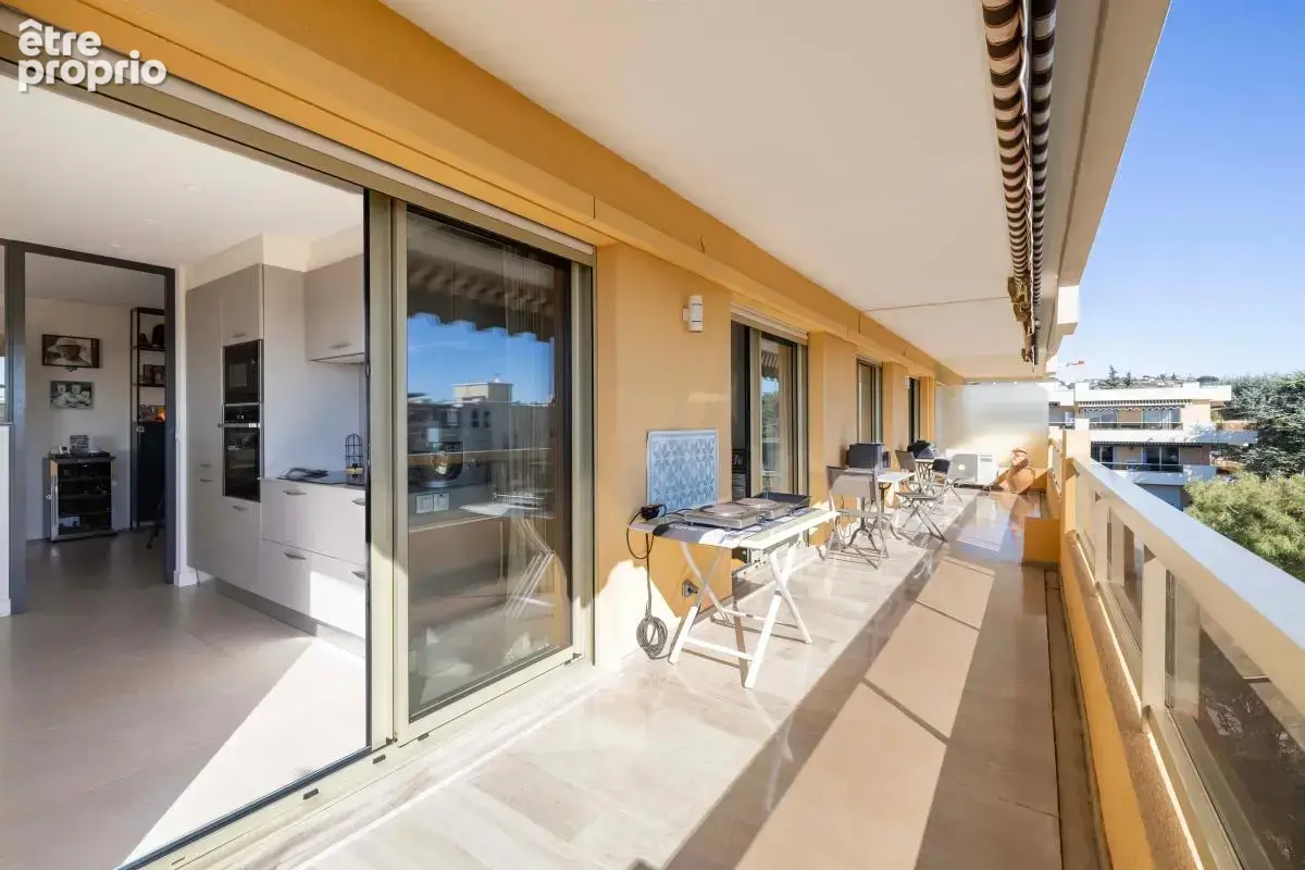 SAINT-LAURENT-DU-VAR Vespins 4P 99m² Dernier étage refait à neuf terrasse caves garage - photo 7