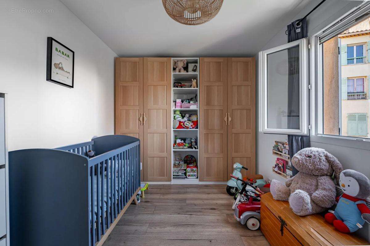 Appartement à COGOLIN