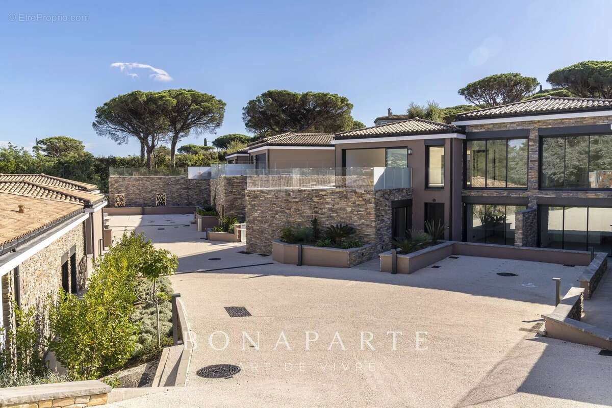 SAINT-TROPEZ - GASSIN [VILLE] – Exclusivité : Superbe villa-appartement en duplex avec vue mer exceptionnelle - photo 33