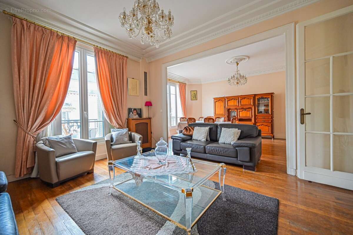 Appartement à PARIS-11E