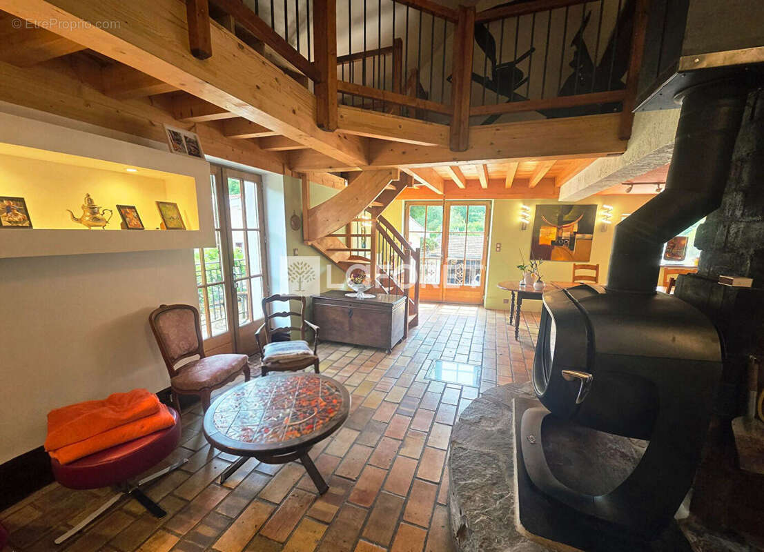 Maison Brussieu 8 pièce(s) 230 m² - photo 3