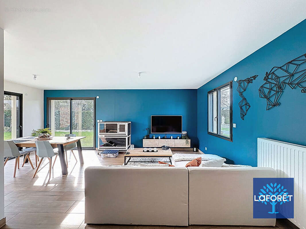 Maison à D'HUISON-LONGUEVILLE