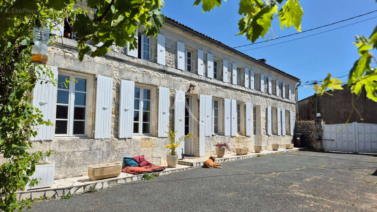 Maison à FONTCOUVERTE
