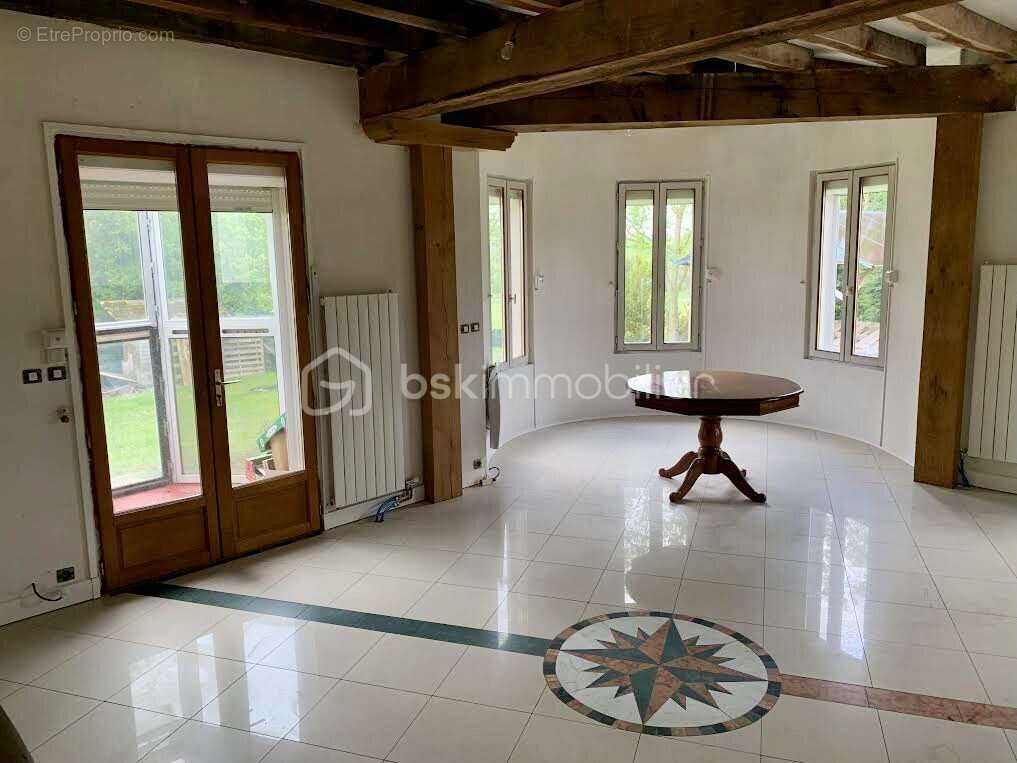 Maison à VILLENEUVE-L&#039;ARCHEVEQUE