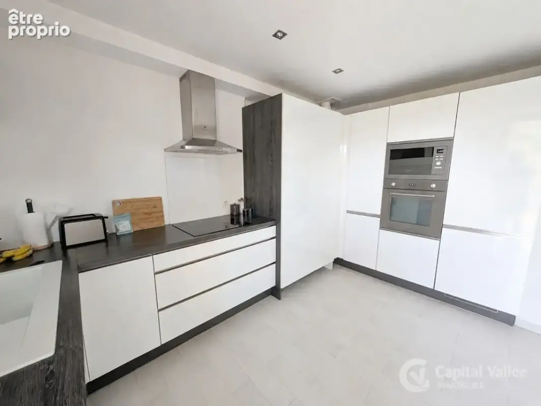 Meulière rénovée, 120 m2, 4 chambres, jardin arboré de 727 m2 et garage, au calme - photo 5