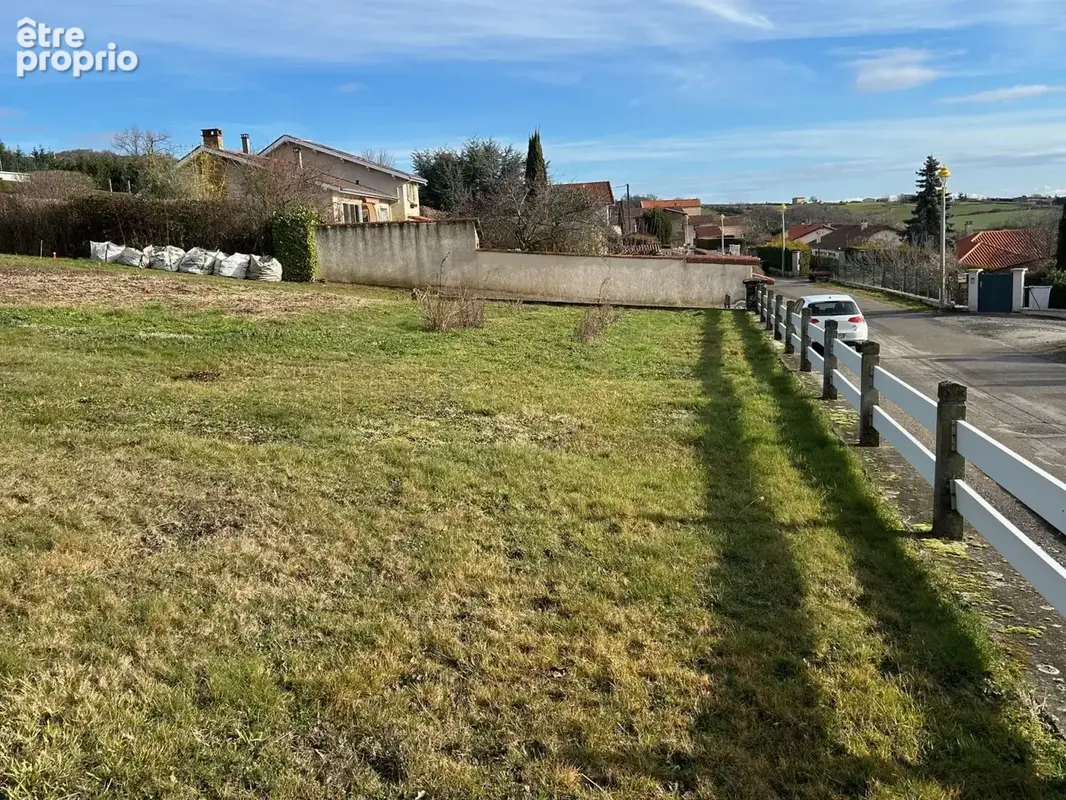 Terrain à bâtir de 535 m² à GENILAC (42) - photo 3