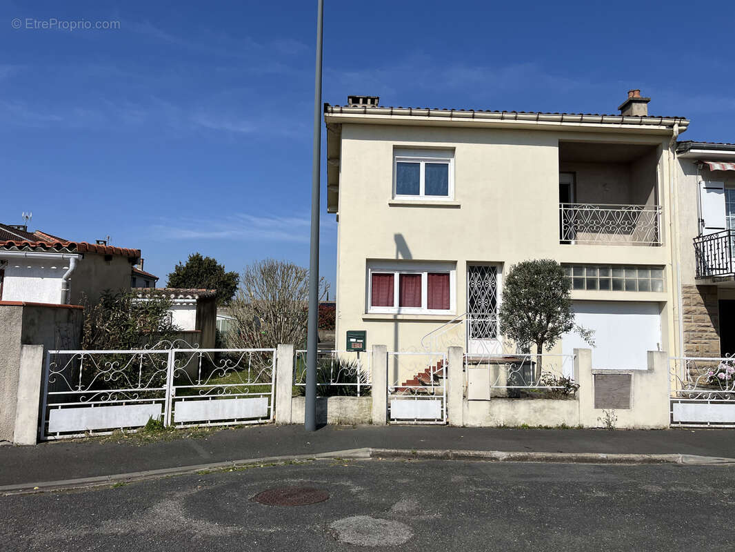 Maison à SAINT-JUERY