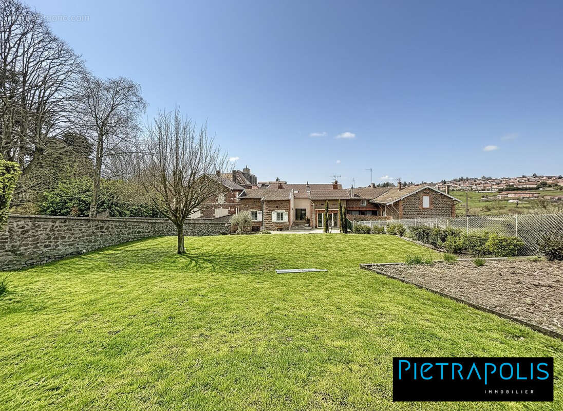 Maison à SAINT-SYMPHORIEN-SUR-COISE