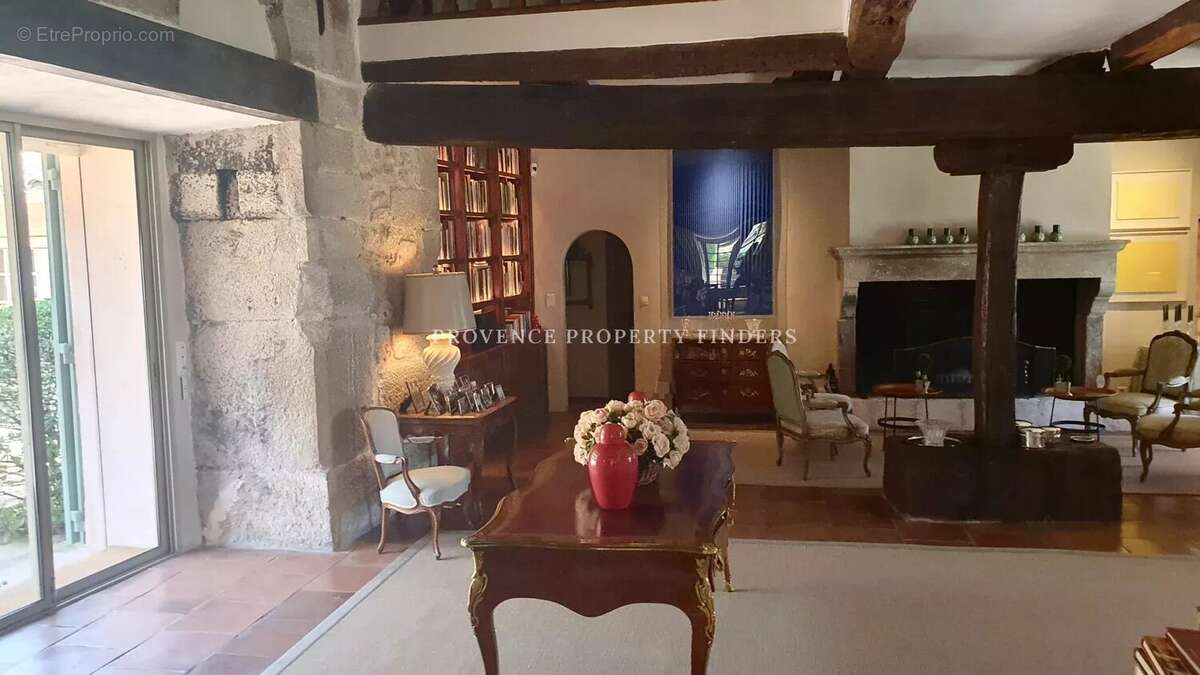 Maison à AUPS
