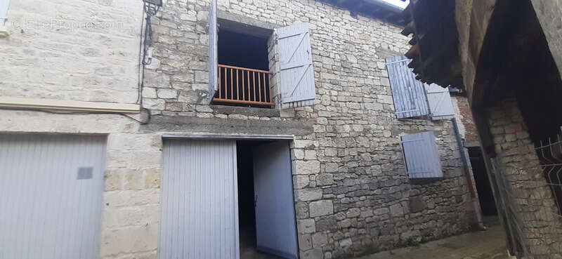Maison à MONTPEZAT-DE-QUERCY
