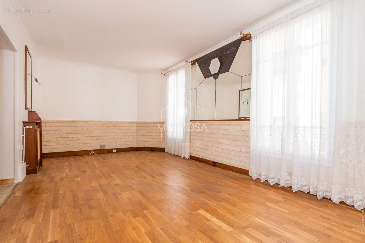 Appartement à LES PAVILLONS-SOUS-BOIS