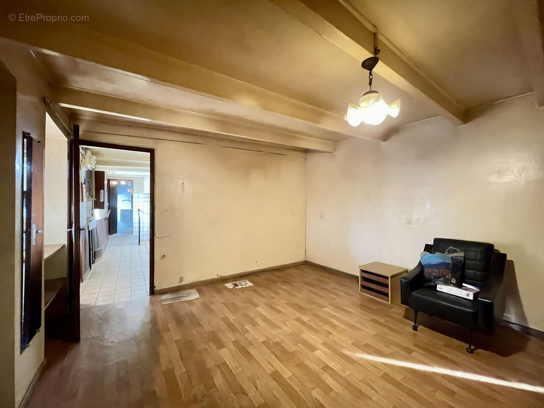 Maison à LA CHAPELLE-BATON