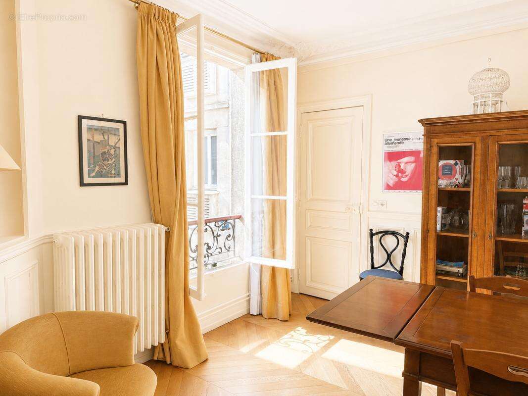 Appartement à PARIS-8E