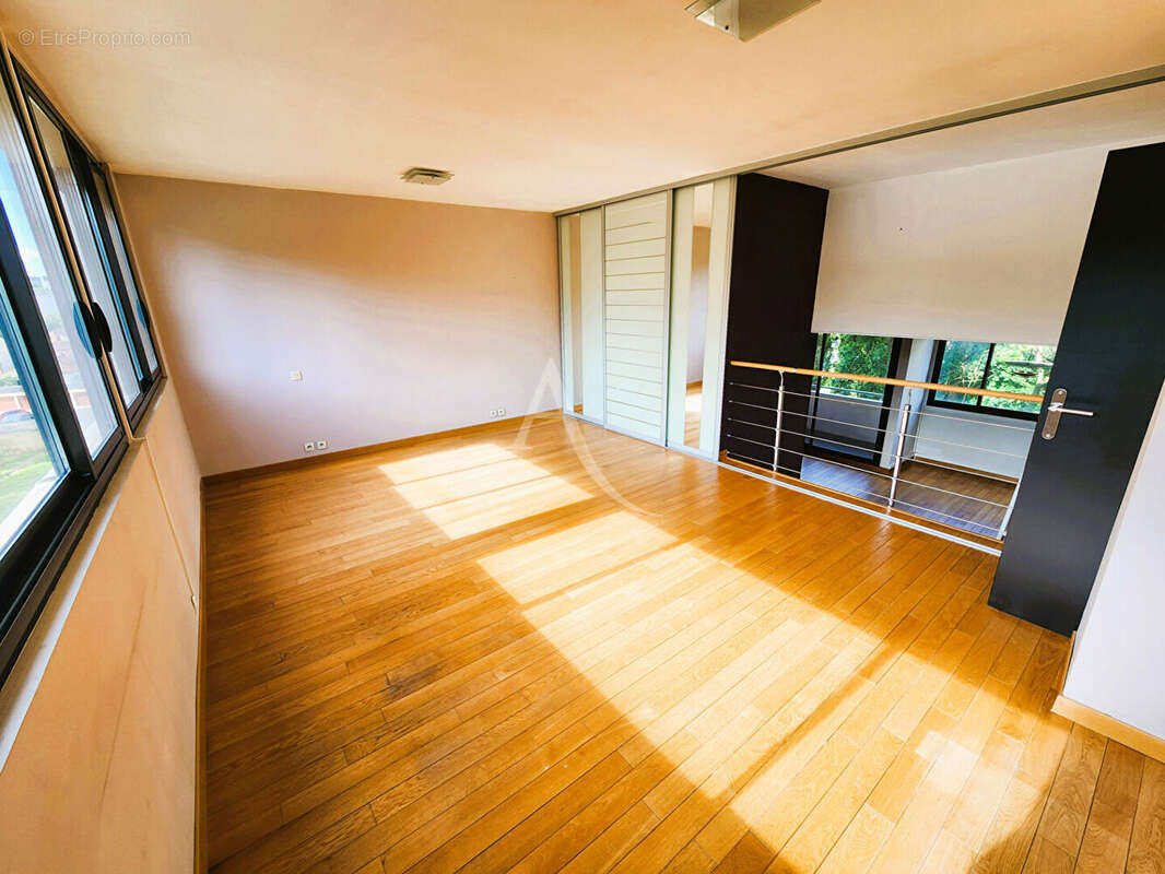 Appartement à FRESNES