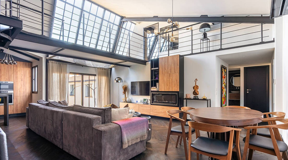 Autre à SAINT-MAUR-DES-FOSSES