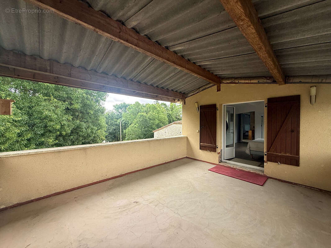 Maison à SAINTE-COLOMBE-DE-VILLENEUVE