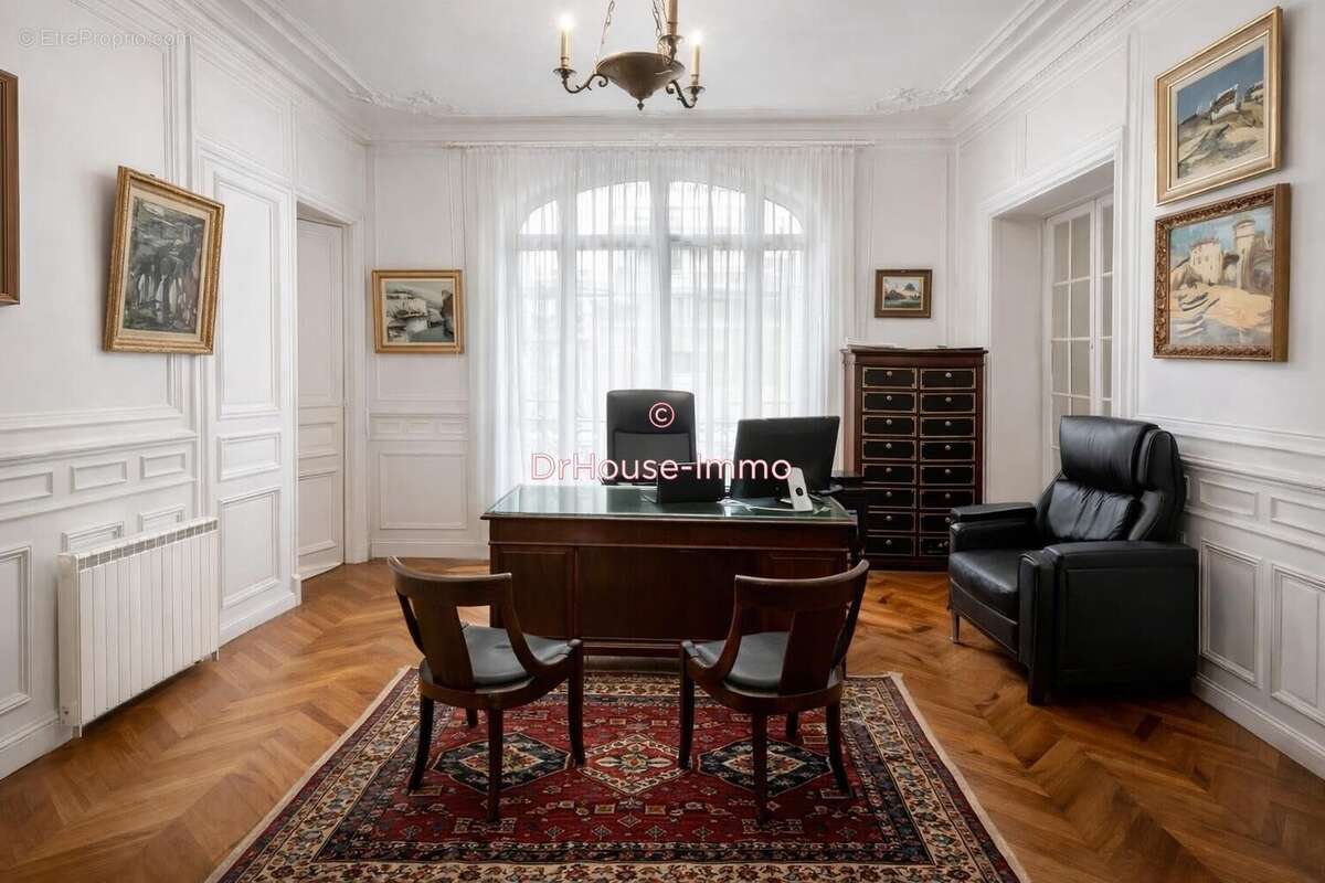 Appartement à PARIS-17E