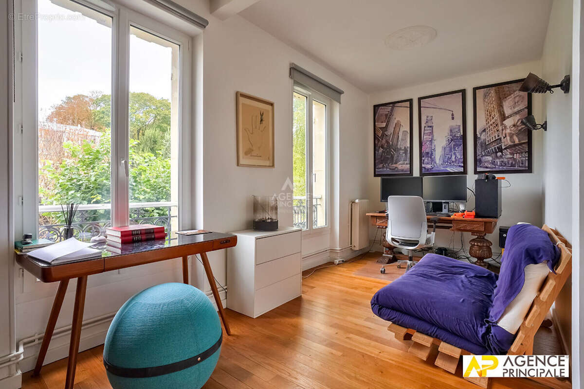 Maison à LE MESNIL-LE-ROI