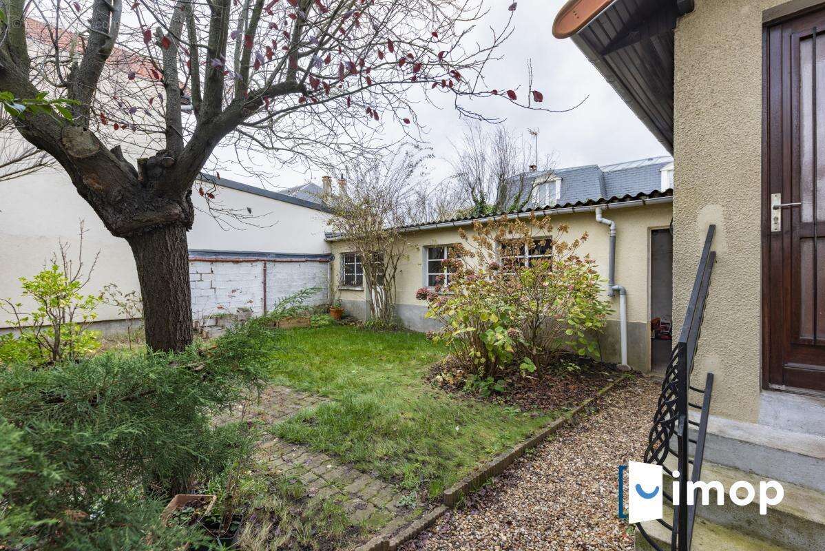 Maison à SAINT-MAUR-DES-FOSSES