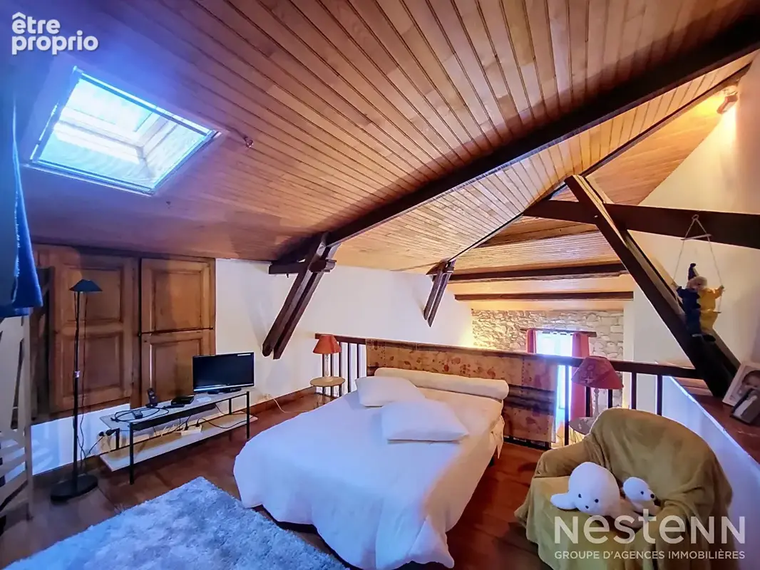 A vendre Maison de village en pierre de 173 m² avec garage et petit extérieur au coeur du village. - photo 17