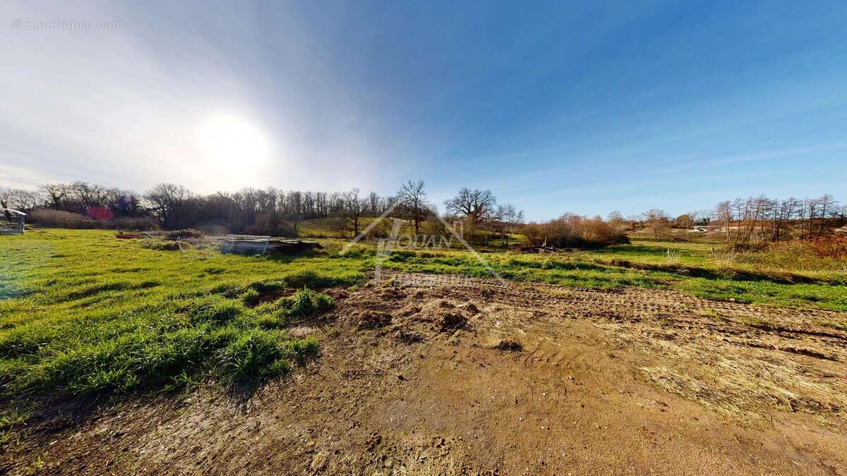 Maison à NEUILLY-LE-REAL