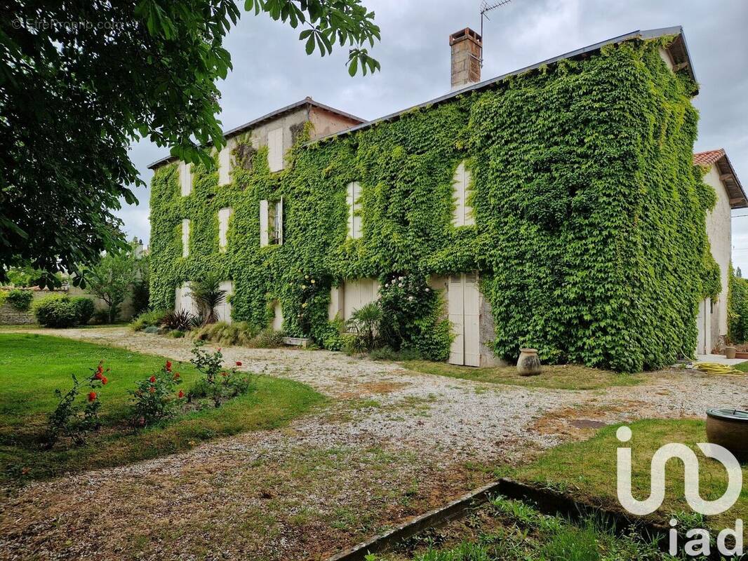 Photo 1 - Maison à FRONTENAY-ROHAN-ROHAN