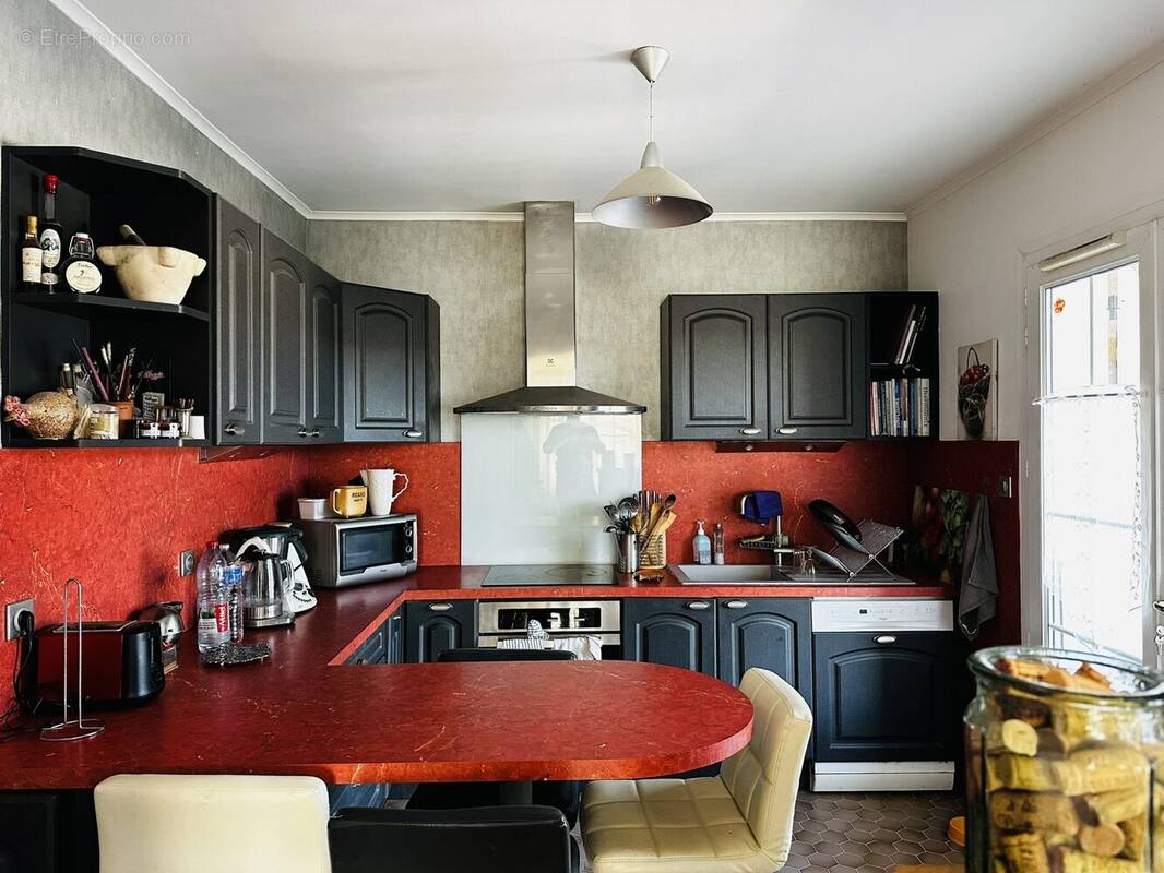 Maison à LARAGNE-MONTEGLIN