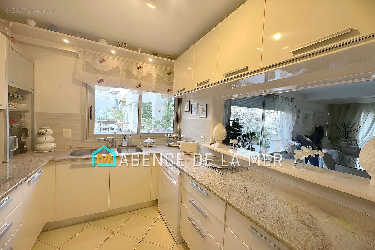 Appartement à MANDELIEU-LA-NAPOULE