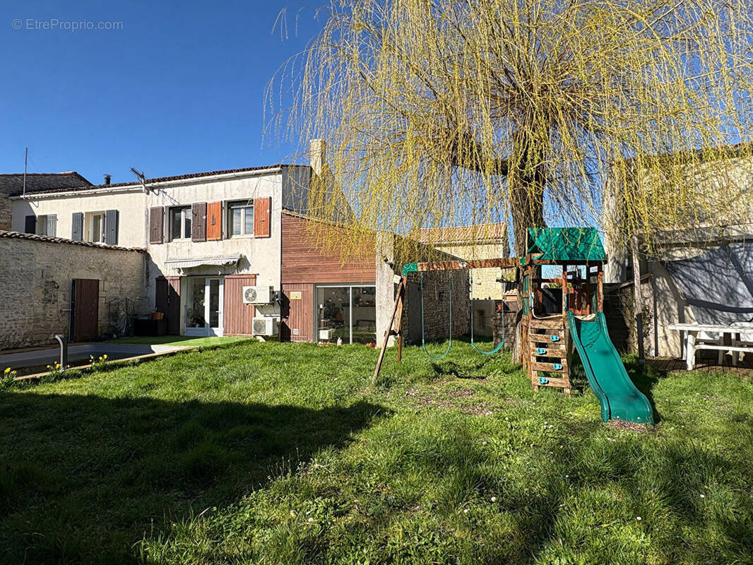 Maison à SAINT-GEORGES-DU-BOIS