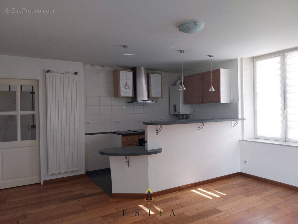 Appartement à LAY-SAINT-CHRISTOPHE