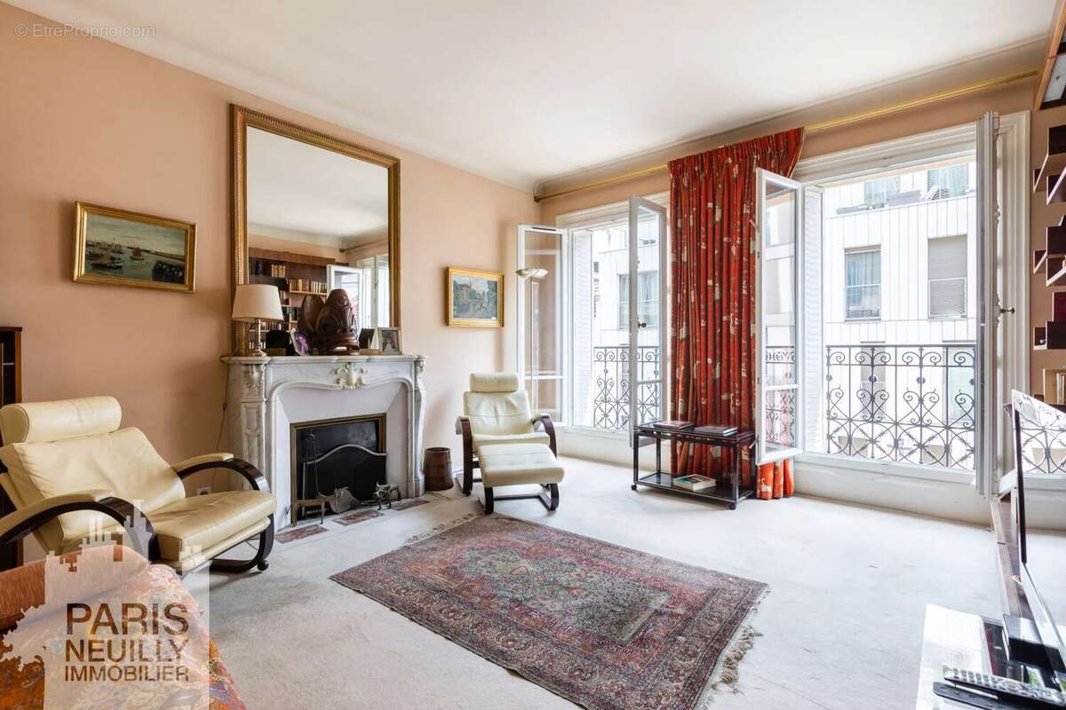 Appartement à PARIS-16E