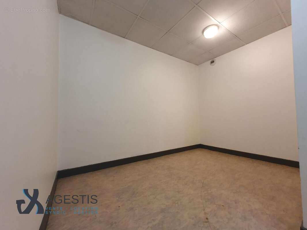   - Commerce à CASTRES