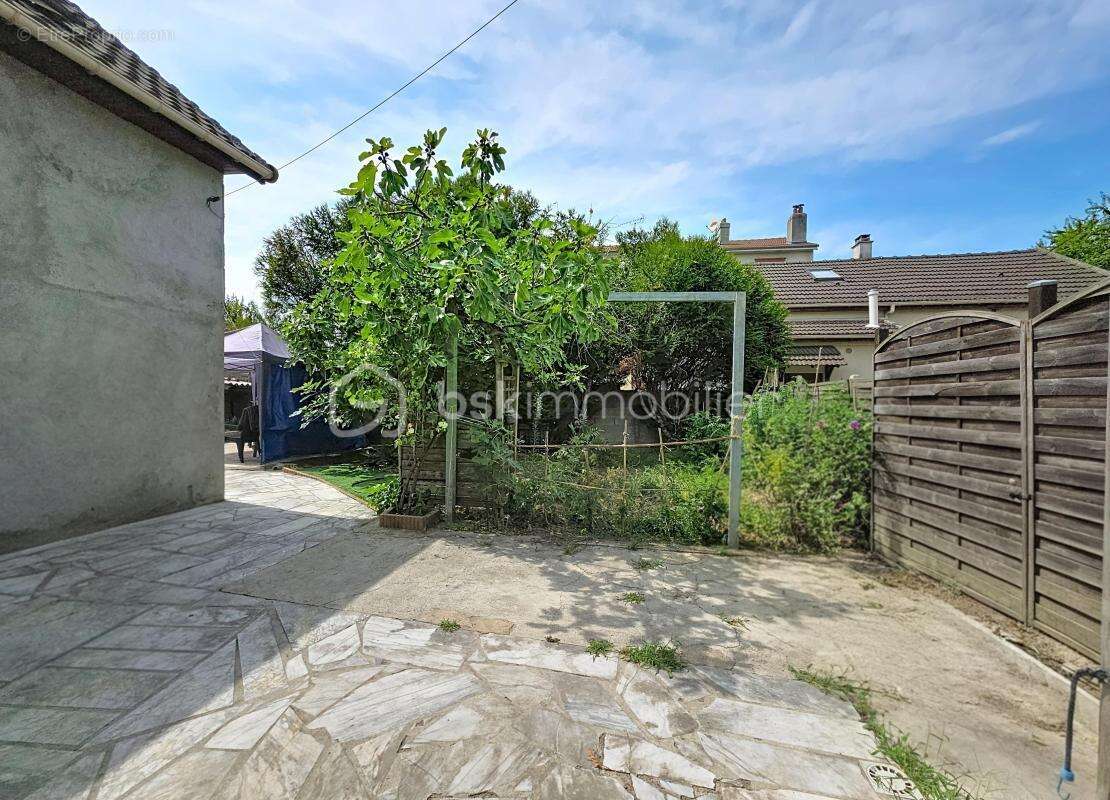 Maison familiale de 142 m² avec jardin - photo 3