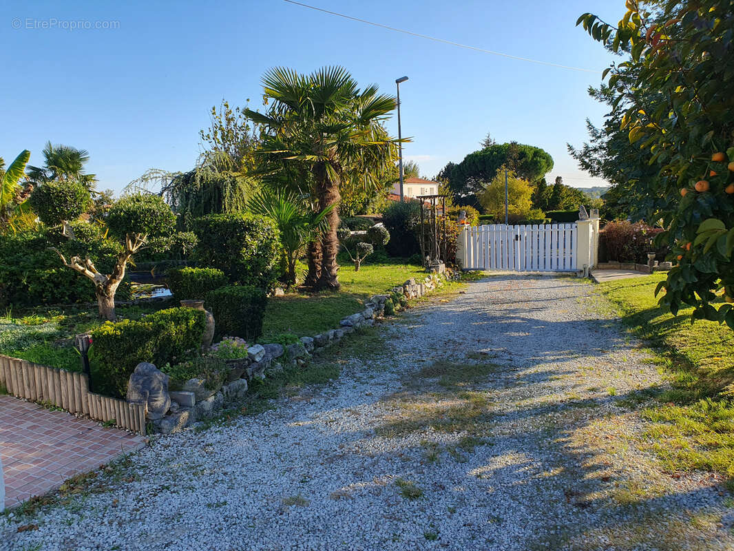 Maison à SAINT-GEORGES-DES-COTEAUX