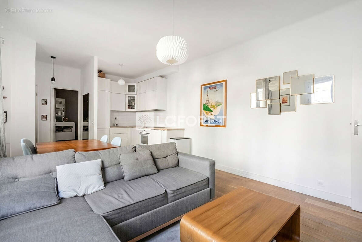 Appartement à PARIS-16E
