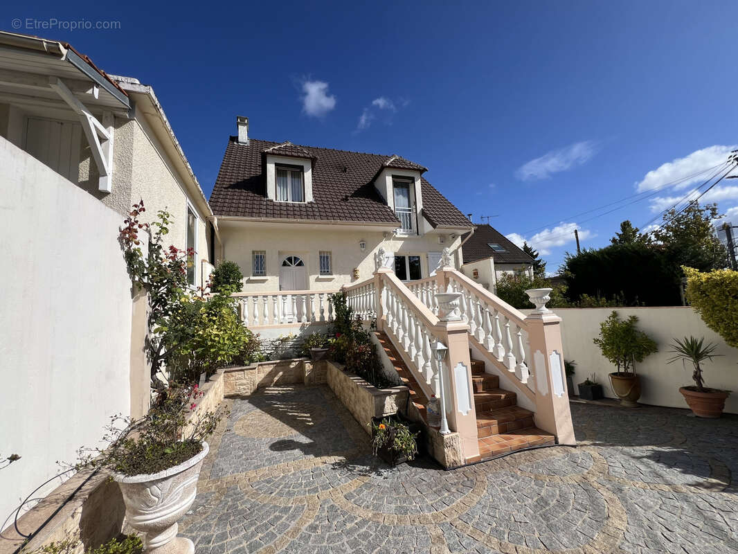 Maison à SARTROUVILLE