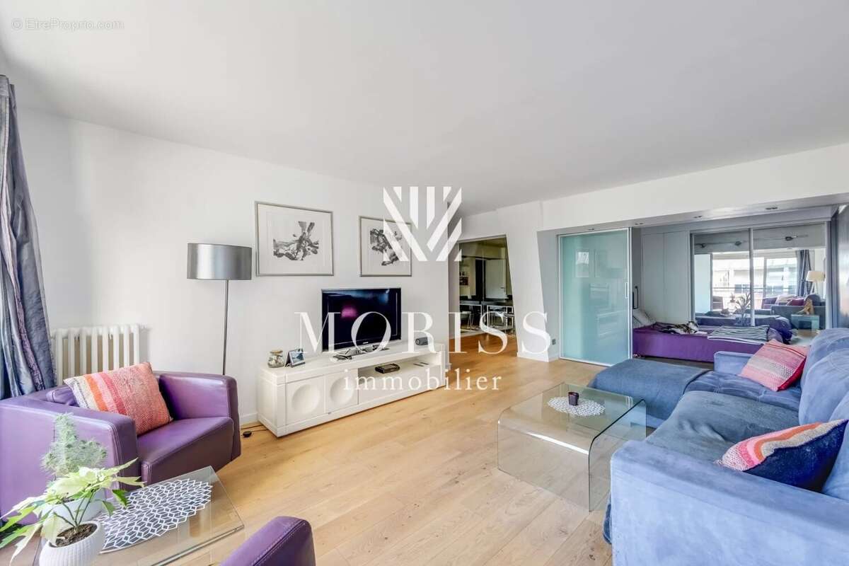 Appartement à PARIS-16E