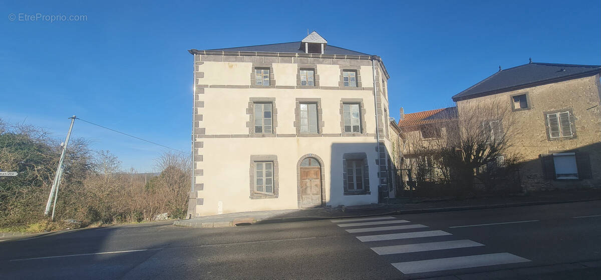 Maison à COMBRONDE