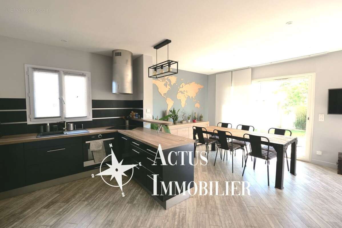 Maison à FONTVIEILLE